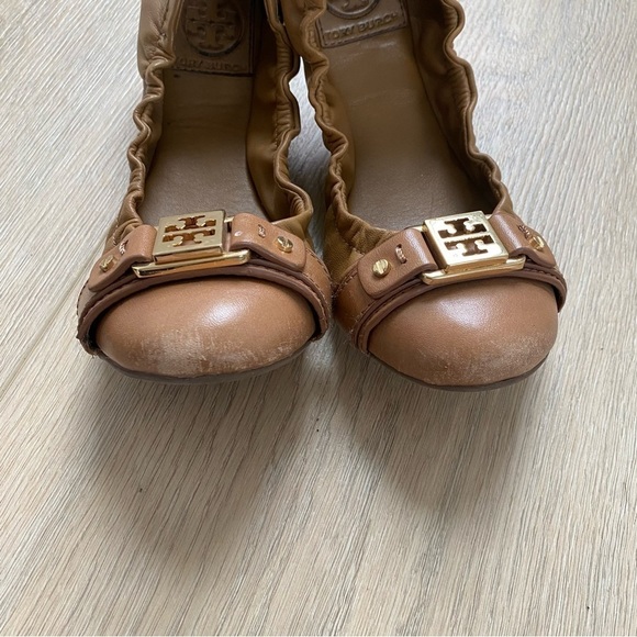 Tory Burch Tan Logo Scrunched Ballet Flats - Picture 3 of 6